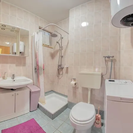 Apartment Orhideja With Private Backyard Premantura