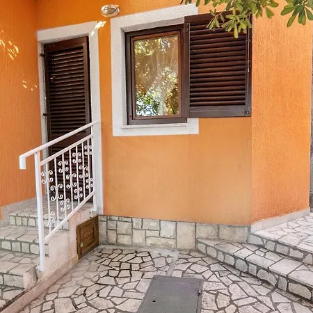Apartment Orhideja With Private Backyard