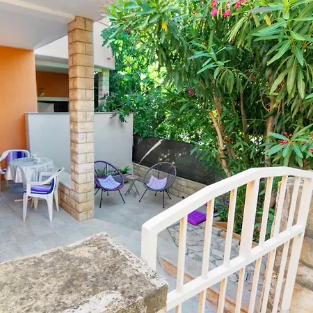 Orhideja With Private Backyard * Premantura